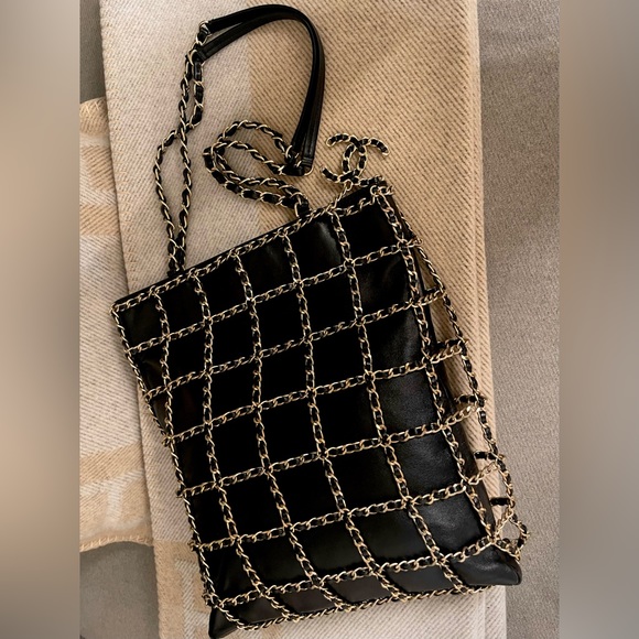 Chanel Cage Chain Tote Bag - Picture 3 of 9